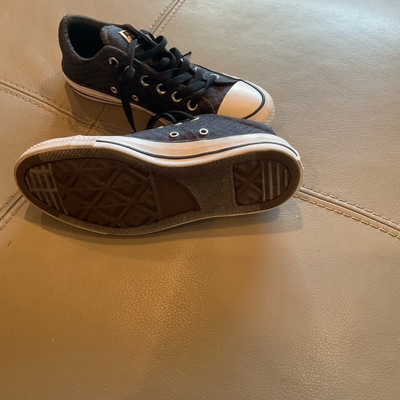 Converse - Picture 2 of 2